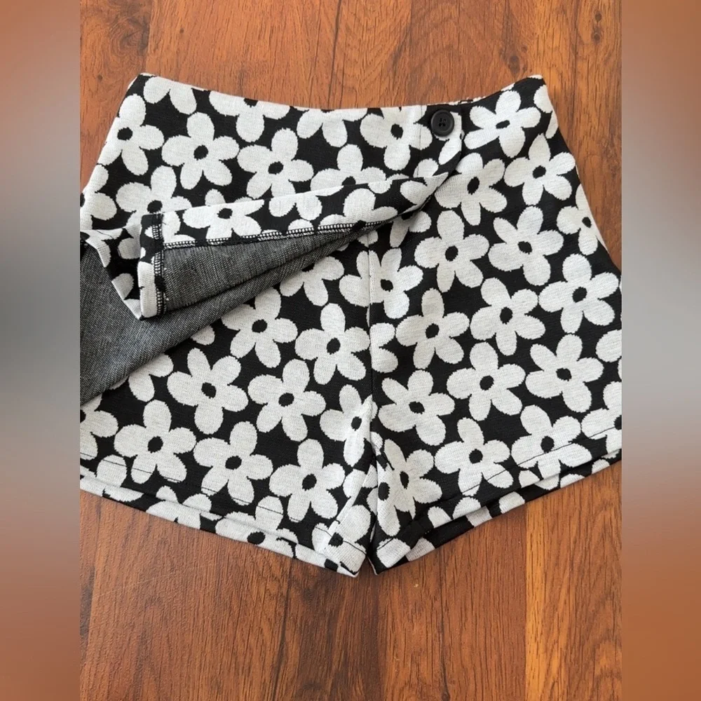 OLD NAVY Black Cropped Cardigan with Floral Short Skirt